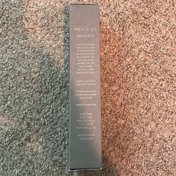 NWOT Complex Culture Press & Set Bronzer Brush - Picture 2 of 5